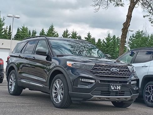 Used 2021 Ford Explorer XLT w/ Equipment Group 202A AWD/4WD image 1