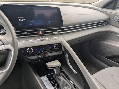 Used 2024 Hyundai Elantra SEL image 18