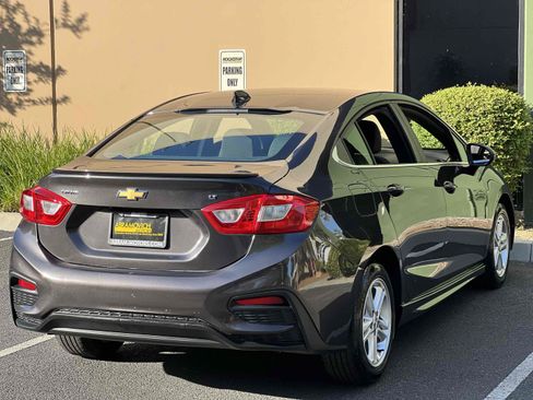 Used 2017 Chevrolet Cruze LT w/ RS Package FWD image 9