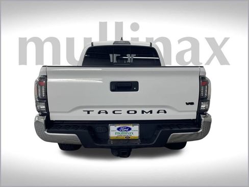 Used 2020 Toyota Tacoma TRD Off-Road image 8