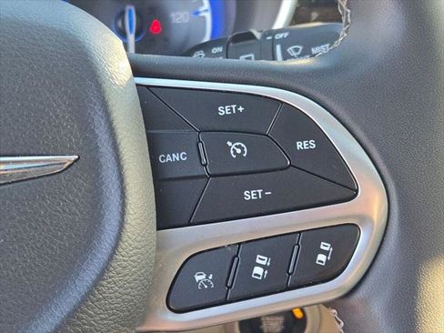 Certified 2023 Chrysler Pacifica Limited image 33