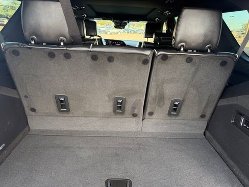 Used 2023 Cadillac Escalade Premium Luxury image 13