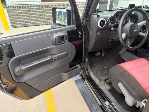 Used 2008 Jeep Wrangler Sahara w/ Dual Top Group AWD/4WD image 11