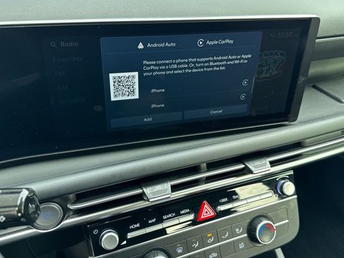 Certified 2025 Hyundai Santa Cruz SE image 13