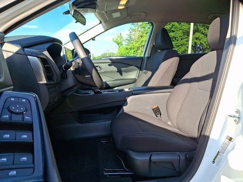Used 2024 Nissan Rogue S AWD/4WD image 13