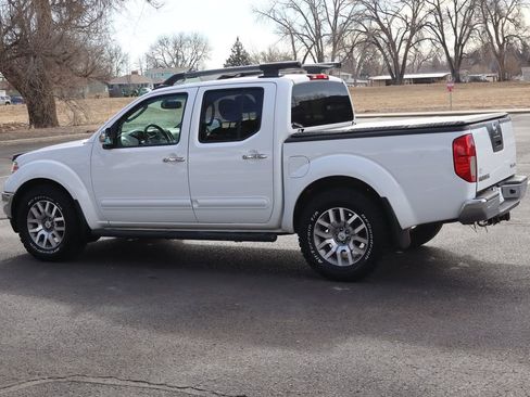 Used 2011 Nissan Frontier SL w/ Moonroof Pkg image 8