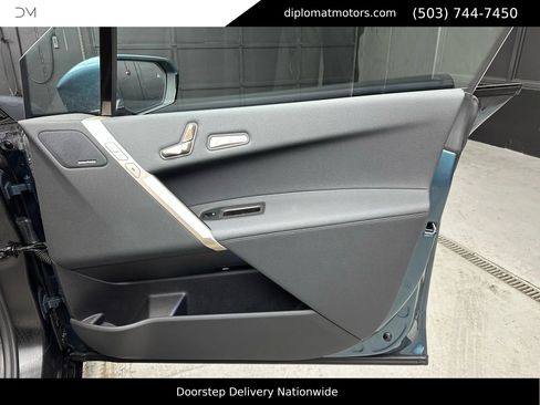 Used 2025 BMW iX xDrive50 w/ Premium Package image 25