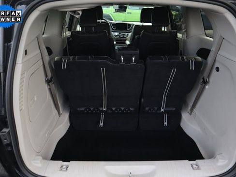 Used 2024 Chrysler Pacifica Select image 27