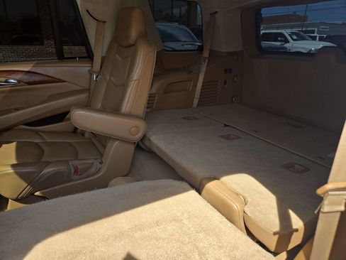 Used 2015 Cadillac Escalade Platinum image 45