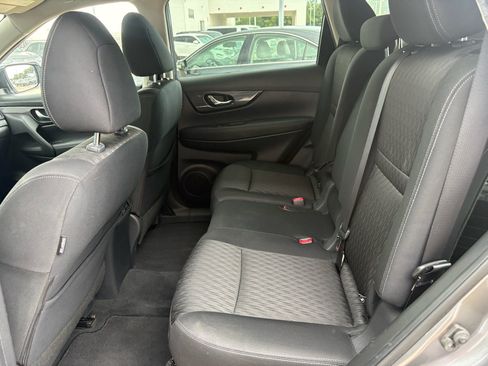 Used 2020 Nissan Rogue SV FWD image 23