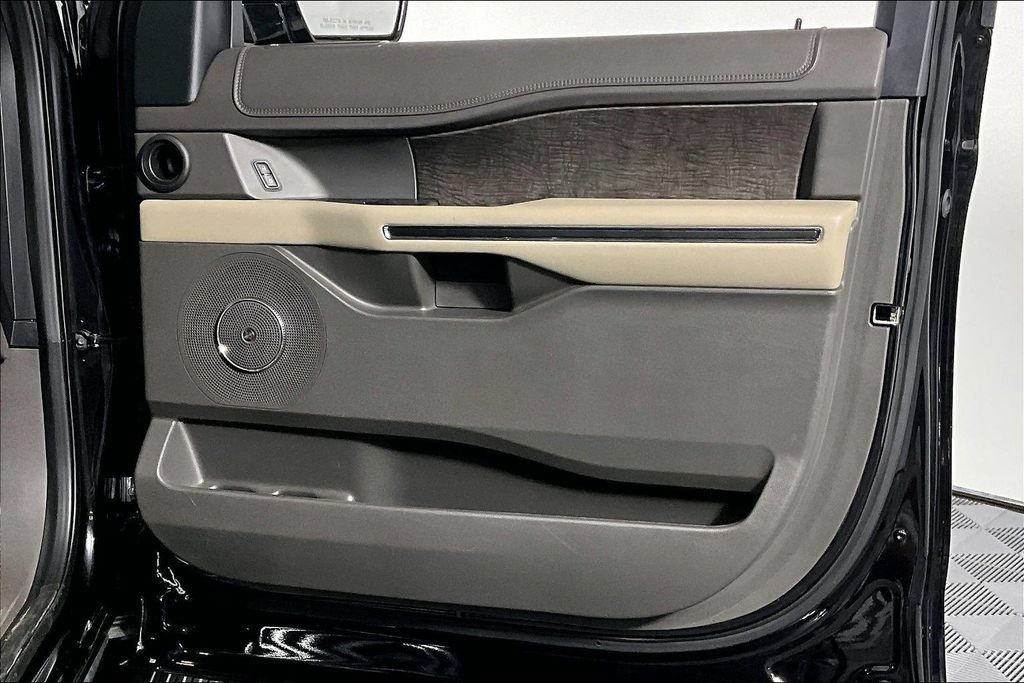 Used 2021 Ford Expedition Limited AWD/4WD image 24