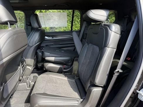 New 2025 Jeep Grand Cherokee L Altitude RWD image 18