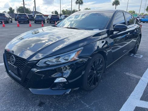 Used 2022 Nissan Altima 2.5 SR w/ Midnight Edition Package FWD image 2