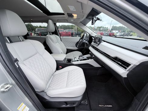 Used 2024 Mitsubishi Outlander SEL FWD image 19