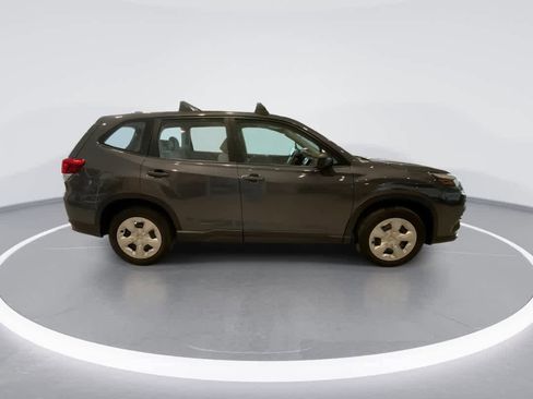 Used 2022 Subaru Forester Base image 9