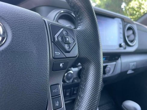 Used 2022 Toyota Tacoma TRD Off-Road w/ Technology Package AWD/4WD image 26