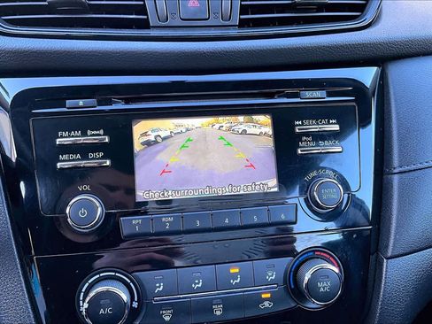 Used 2017 Nissan Rogue S image 24