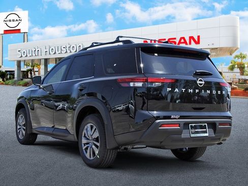 New 2025 Nissan Pathfinder SV image 3