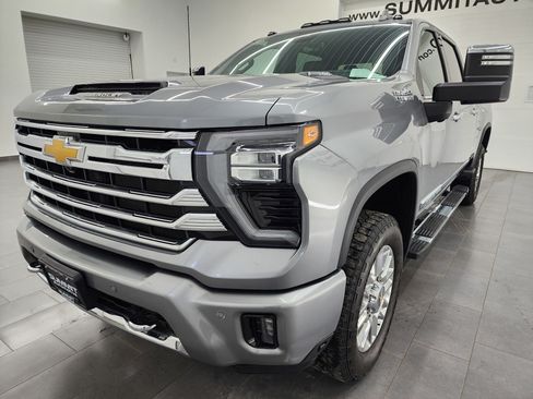 Used 2024 Chevrolet Silverado 3500 High Country w/ High Country Premium Package image 7