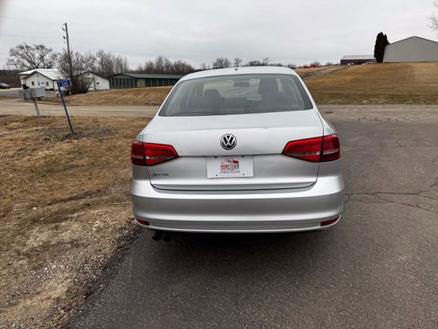 Used 2015 Volkswagen Jetta S image 4