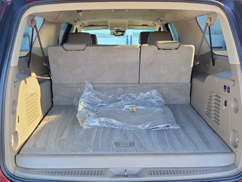 Used 2018 Chevrolet Suburban LT w/ Luxury Package image 8