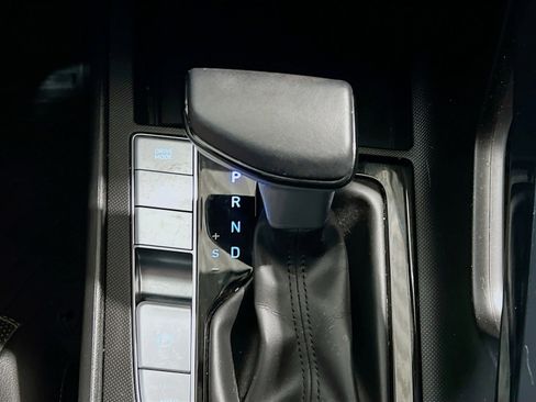 Used 2023 Hyundai Elantra Limited image 13