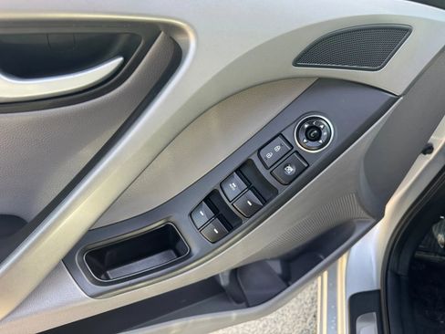 Used 2016 Hyundai Elantra Limited FWD image 19