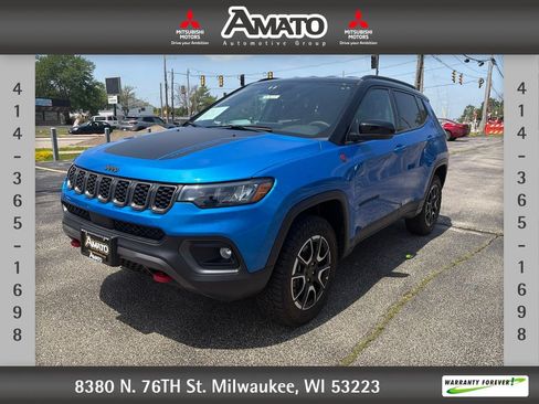 Used 2025 Jeep Compass Trailhawk AWD/4WD image 1