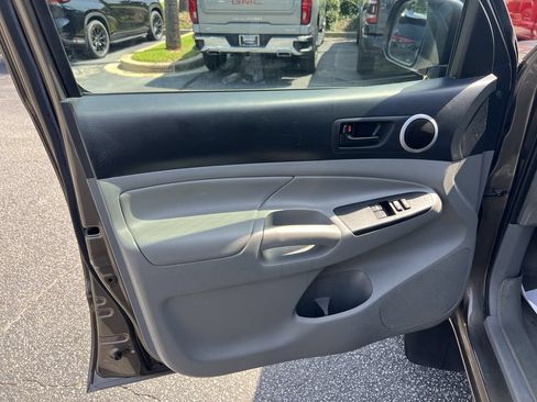 Used 2014 Toyota Tacoma PreRunner w/ SR5 Package RWD image 14