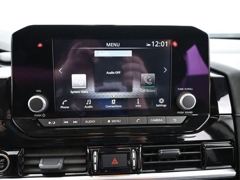 Used 2024 Nissan Pathfinder SV image 11