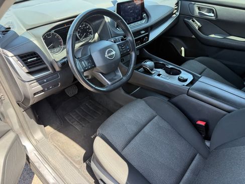Used 2025 Nissan Rogue SV AWD/4WD image 16