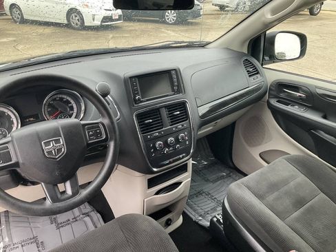 Used 2018 Dodge Grand Caravan SE FWD image 14