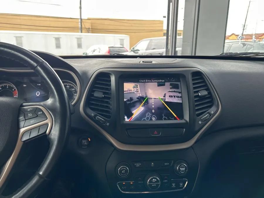 Used 2016 Jeep Cherokee Limited AWD/4WD image 21