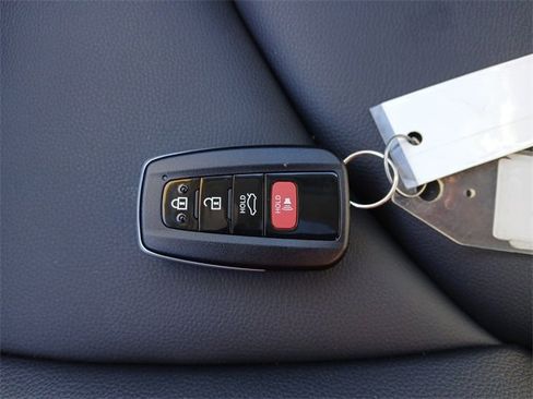 Certified 2023 Toyota Highlander XLE image 49