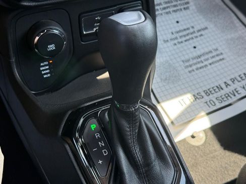 Used 2017 Jeep Renegade Altitude AWD/4WD image 21