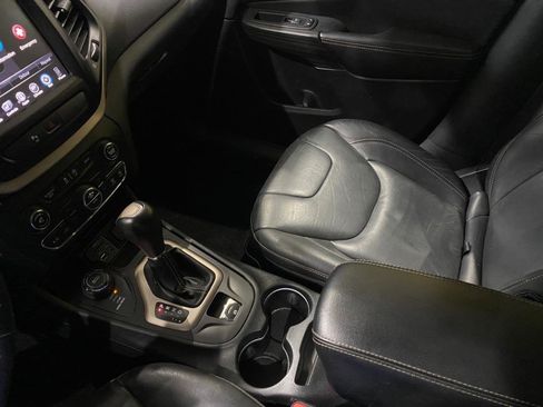 Used 2016 Jeep Cherokee Limited AWD/4WD image 11