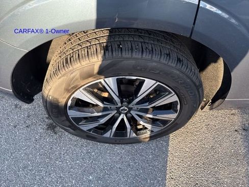 Certified 2023 Volvo XC60 B5 Plus image 8