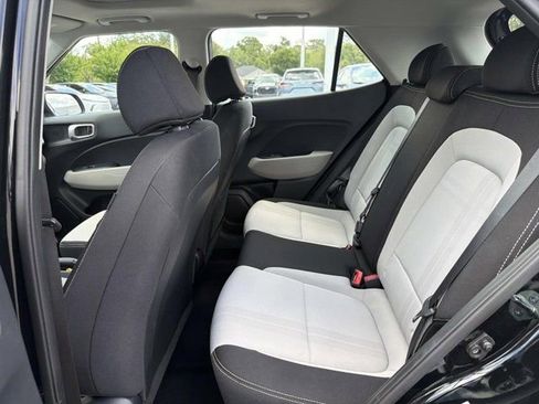 Used 2025 Hyundai Venue SEL FWD image 13