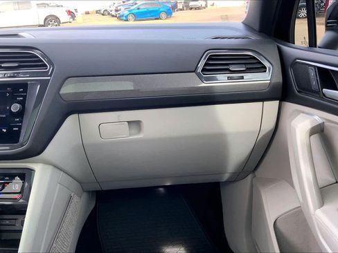 Used 2024 Volkswagen Tiguan SE R-Line image 18