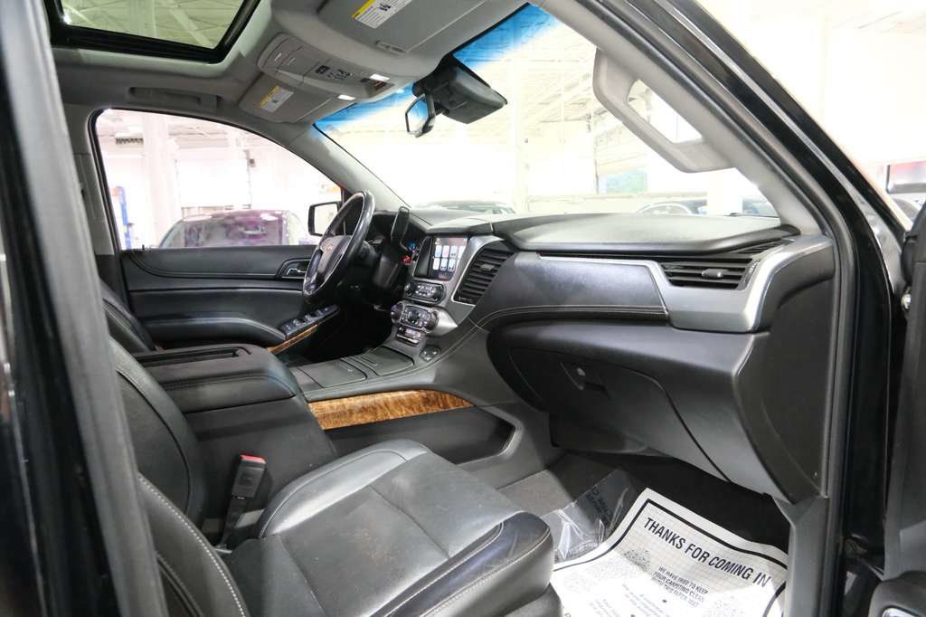 Used 2019 Chevrolet Suburban Premier AWD/4WD image 34