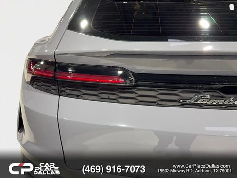Used 2025 Lamborghini Urus SE AWD/4WD image 24