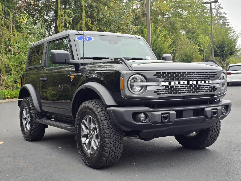 Used 2025 Ford Bronco Badlands AWD/4WD image 3