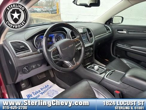 Used 2019 Chrysler 300 Limited image 11