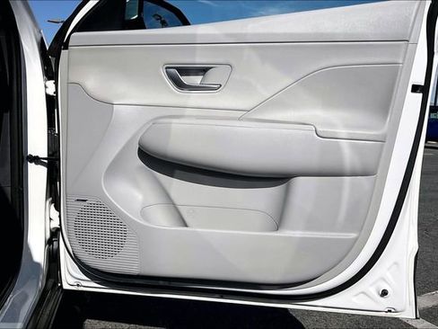 Used 2024 Hyundai Kona Limited image 23