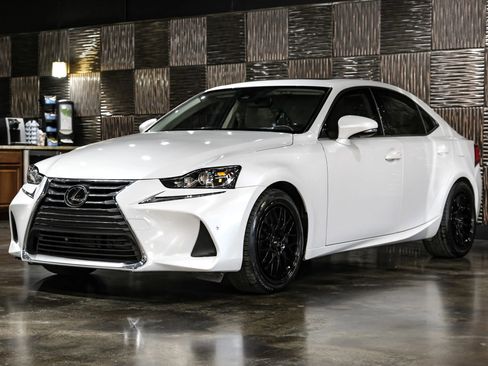 Used 2018 Lexus IS 300 w/ Comfort Package image 7