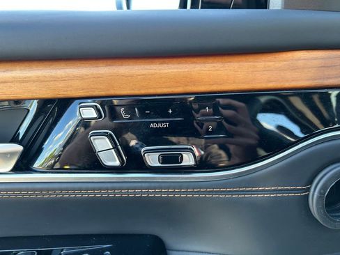 Used 2023 Jeep Grand Wagoneer Series III AWD/4WD image 22