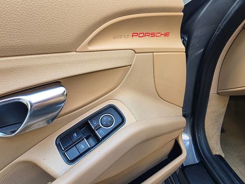 Used 2014 Porsche Cayman image 10