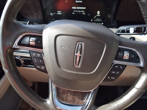 Used 2020 Lincoln Navigator Reserve w/ Luxury Package AWD/4WD image 13
