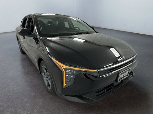 New 2025 Kia K4 LXS image 1