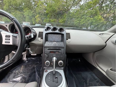 Used 2009 Nissan 350Z Touring RWD image 11